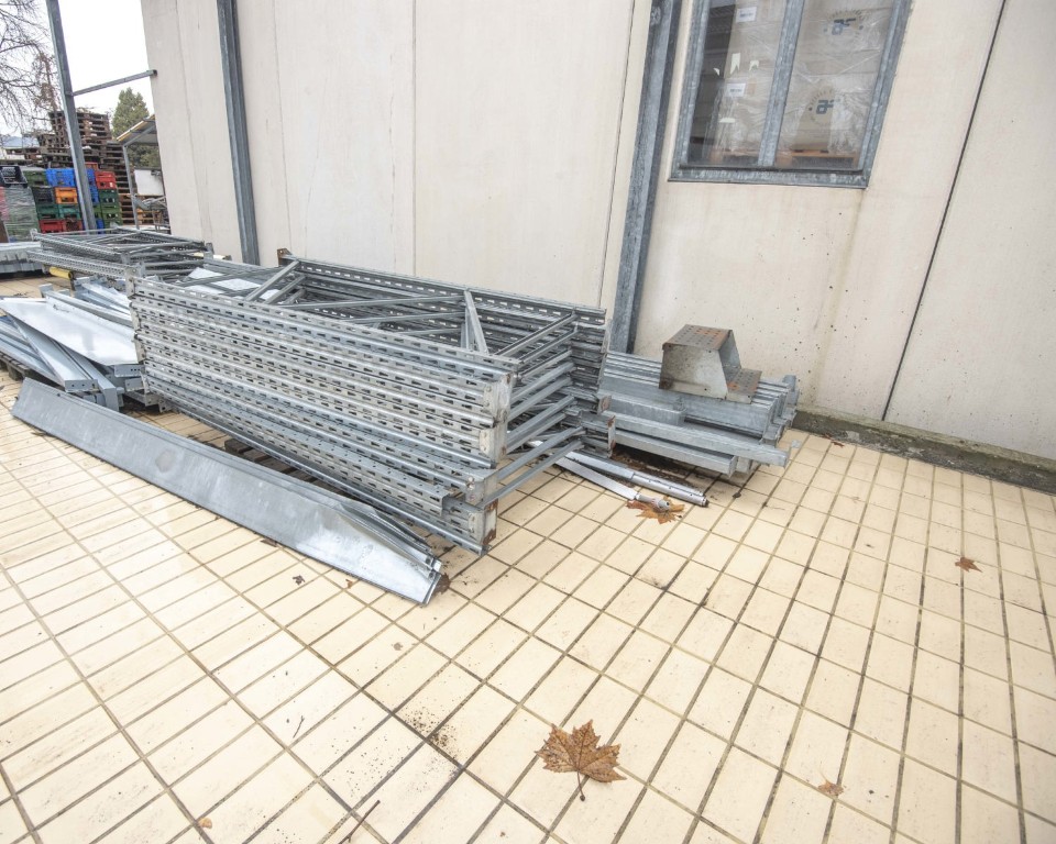 Immagine panoramica di . Parts for metal shelving racks